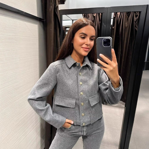 Damen Kurztaillierte Wolljacke mit Zierknöpfen und Pattentaschen Shop Nory