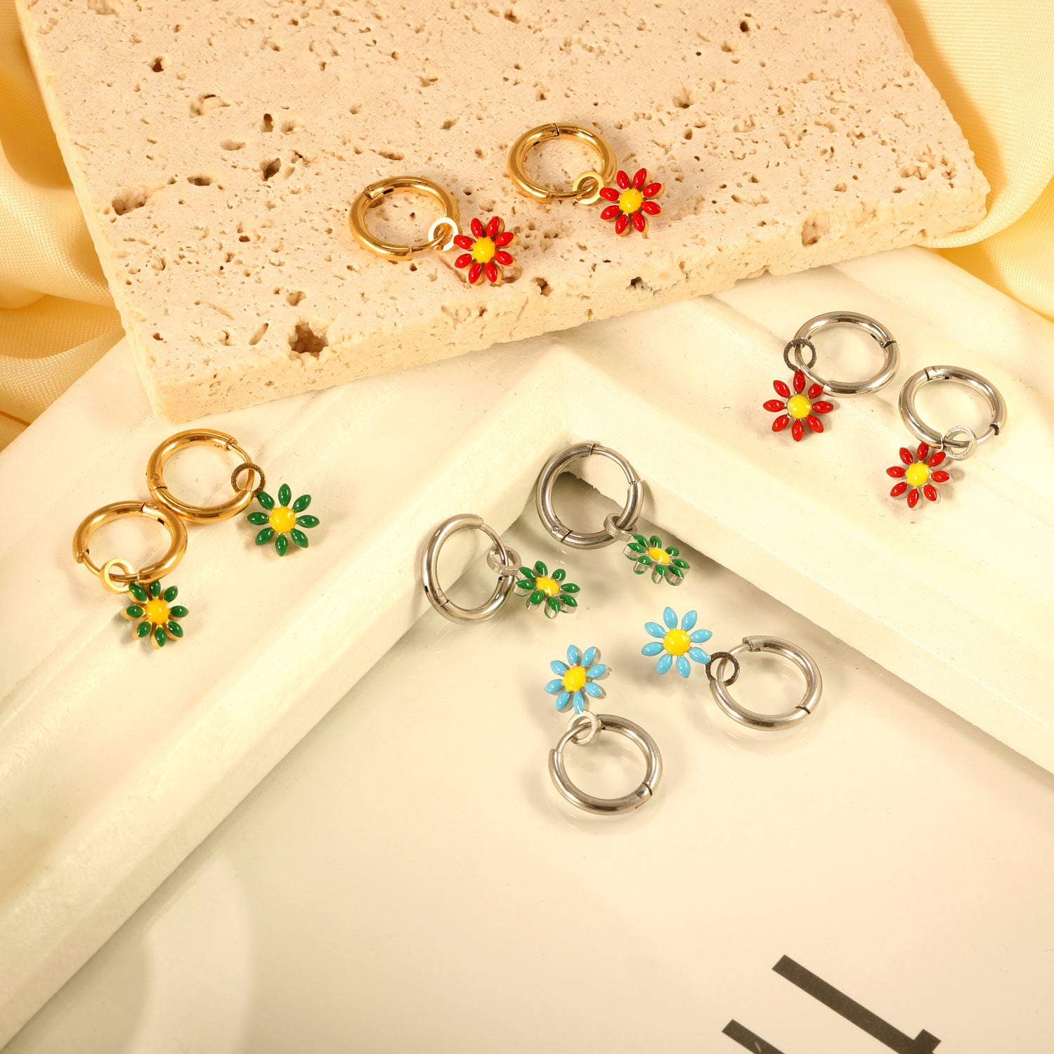 Damen Ohrstecker mit verspieltem Blumendesign und hochwertiger Edelstahloberfläche Shop Nory