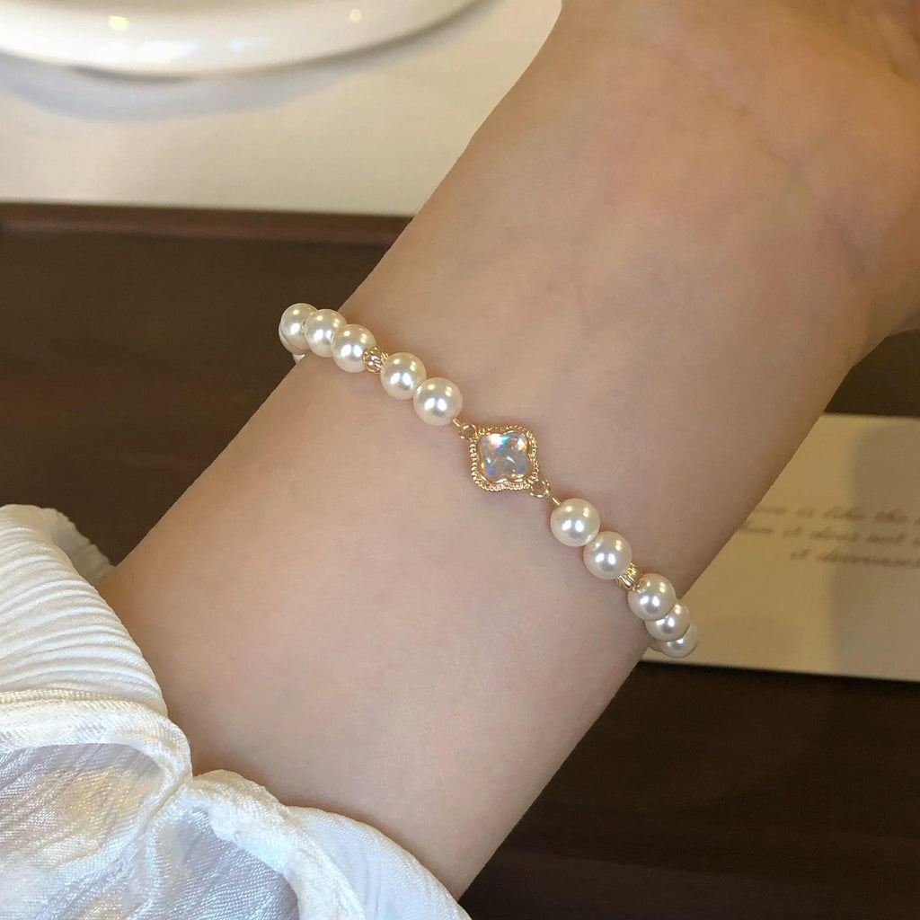 Damen Perlenarmband mit kunstvollem Kristallanhänger Shop Nory
