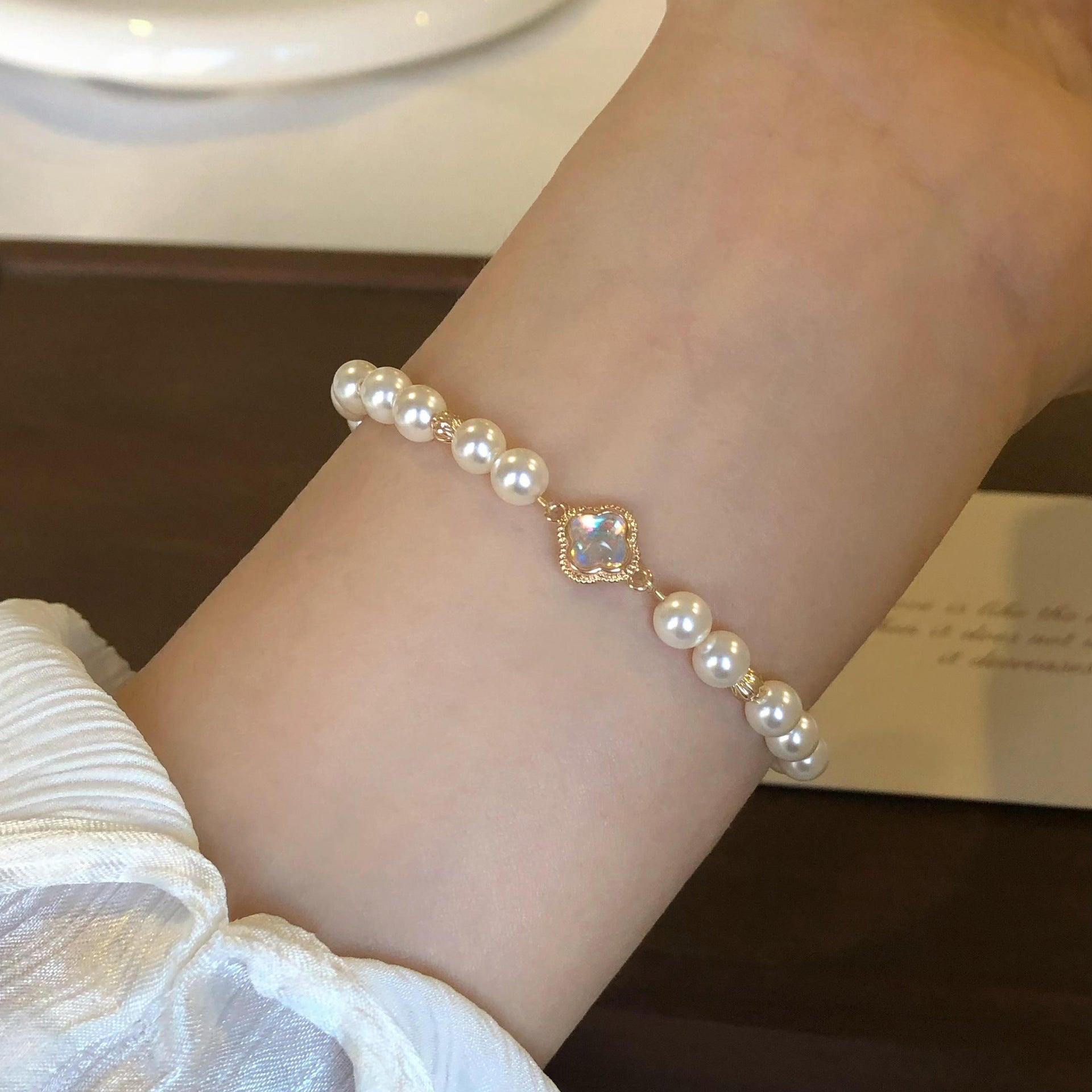 Damen Perlenarmband mit kunstvollem Kristallanhänger Shop Nory