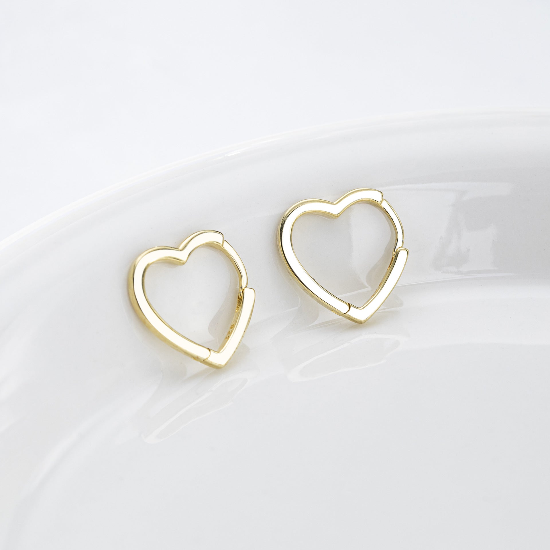 Damen Ohrringe in Herzform aus hochwertigem 925 Sterling Silber Shop Nory