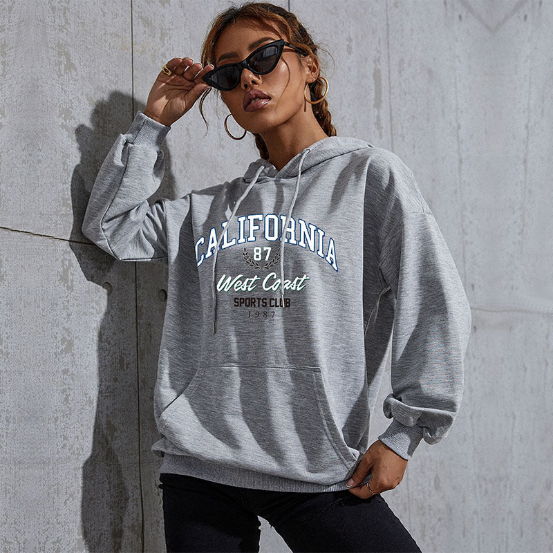 Damen Relaxed-Fit Hoodie mit Collegestyle-Frontprint und Kängurutasche Shop Nory