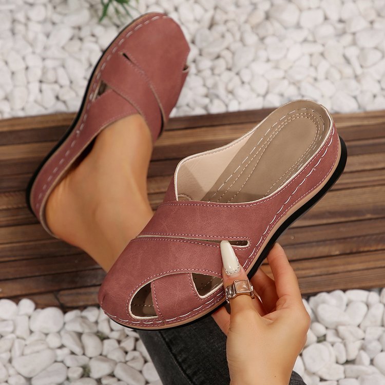Damen Bequeme geschlossene Pantoletten mit Cut-Outs, gepolstertem Komfortfußbett und leichter Keilsohle Shop Nory
