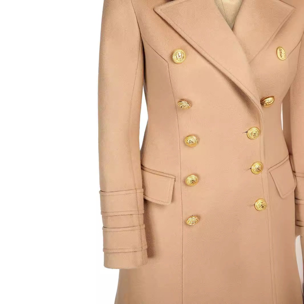 Damen Kurzmantel im Blazerkleid‑Stil mit strukturierter Taillierung und goldenen Zierknöpfen Shop Nory
