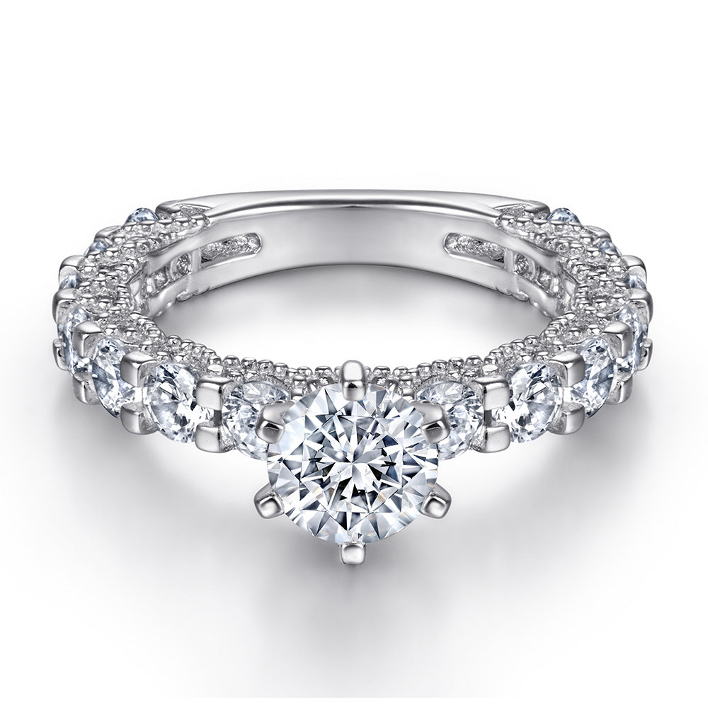 Damen Verlobungsring mit funkelndem Hauptstein und elegantem Zirkonia-Besatz Shop Nory