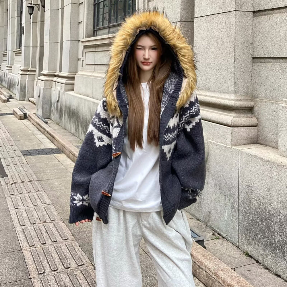 Damen Modische Strickjacke mit Kapuze und kunstfellbesetztem Kragen Shop Nory