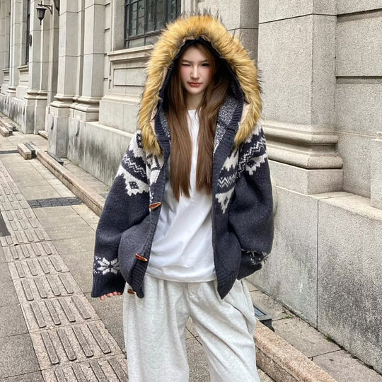 Damen Modische Strickjacke mit Kapuze und kunstfellbesetztem Kragen Shop Nory