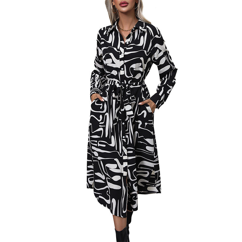 Damen Midikleid im Hemdblusenstil mit grafischem Print, Bindegürtel und Seitenschlitzen Shop Nory