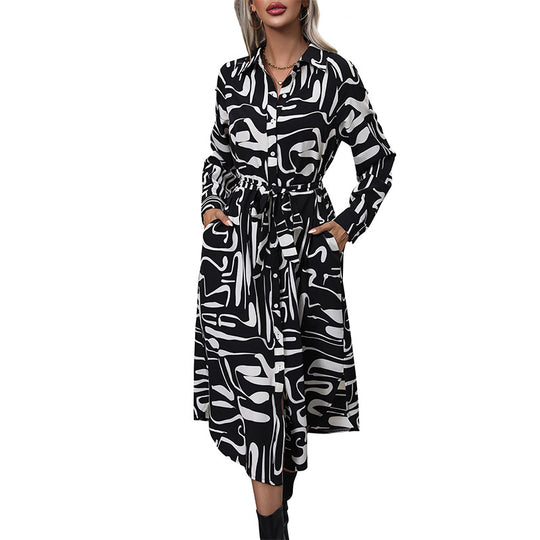 Damen Midikleid im Hemdblusenstil mit grafischem Print, Bindegürtel und Seitenschlitzen Shop Nory
