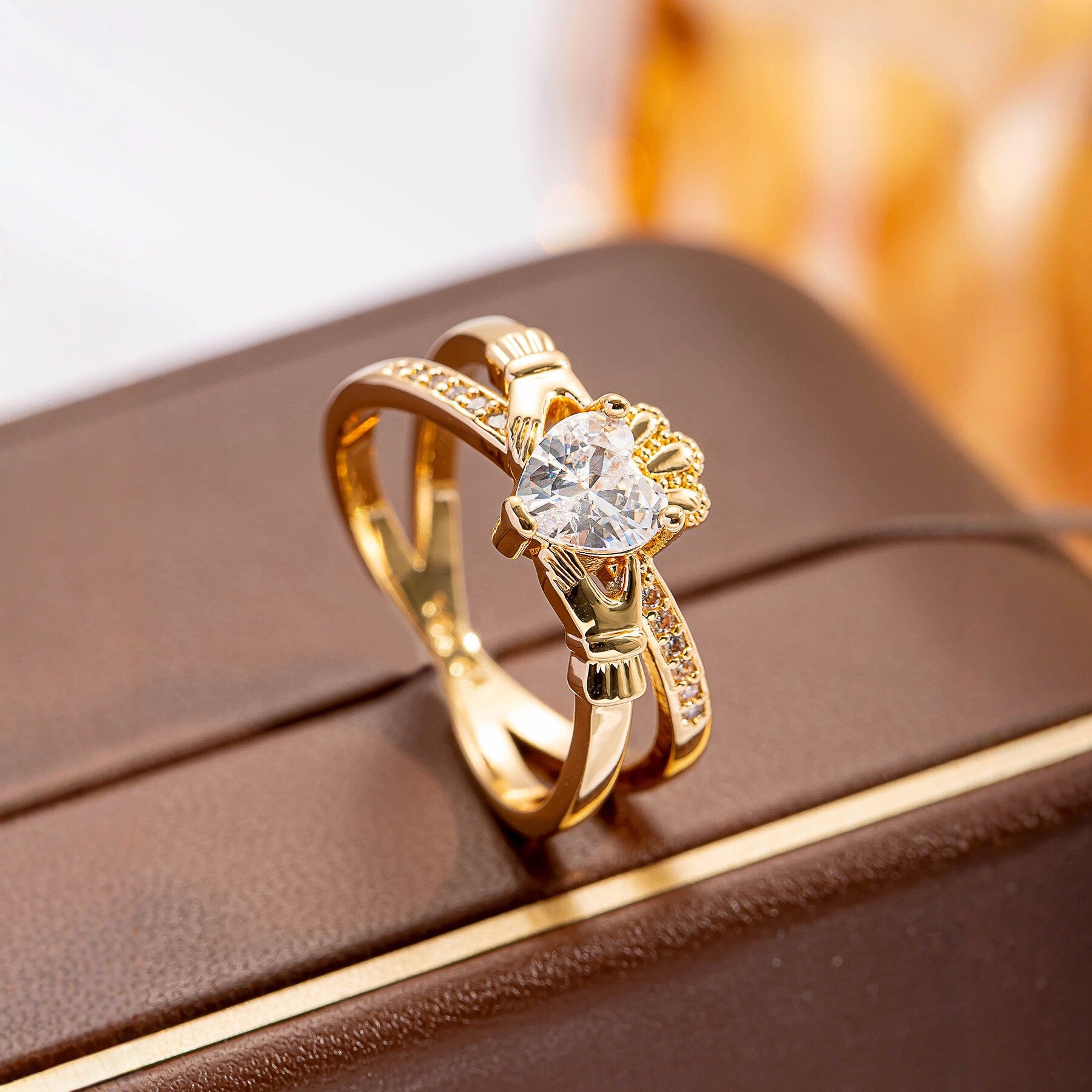 Damen herzförmiger und eleganter Ring mit Zirkonia Shop Nory