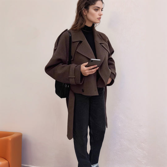 Damen Kurzer Wollmantel mit oversized Kragen, doppelreihiger Knopfleiste und Bindegürtel Shop Nory