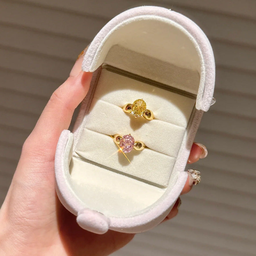 Damenring mit exquisitem ovalem Edelsteinbesatz Shop Nory