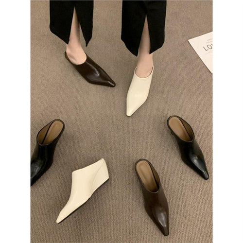 Damen Spitz zulaufende Slip‑On Mules mit skulptiertem Keilabsatz Shop Nory