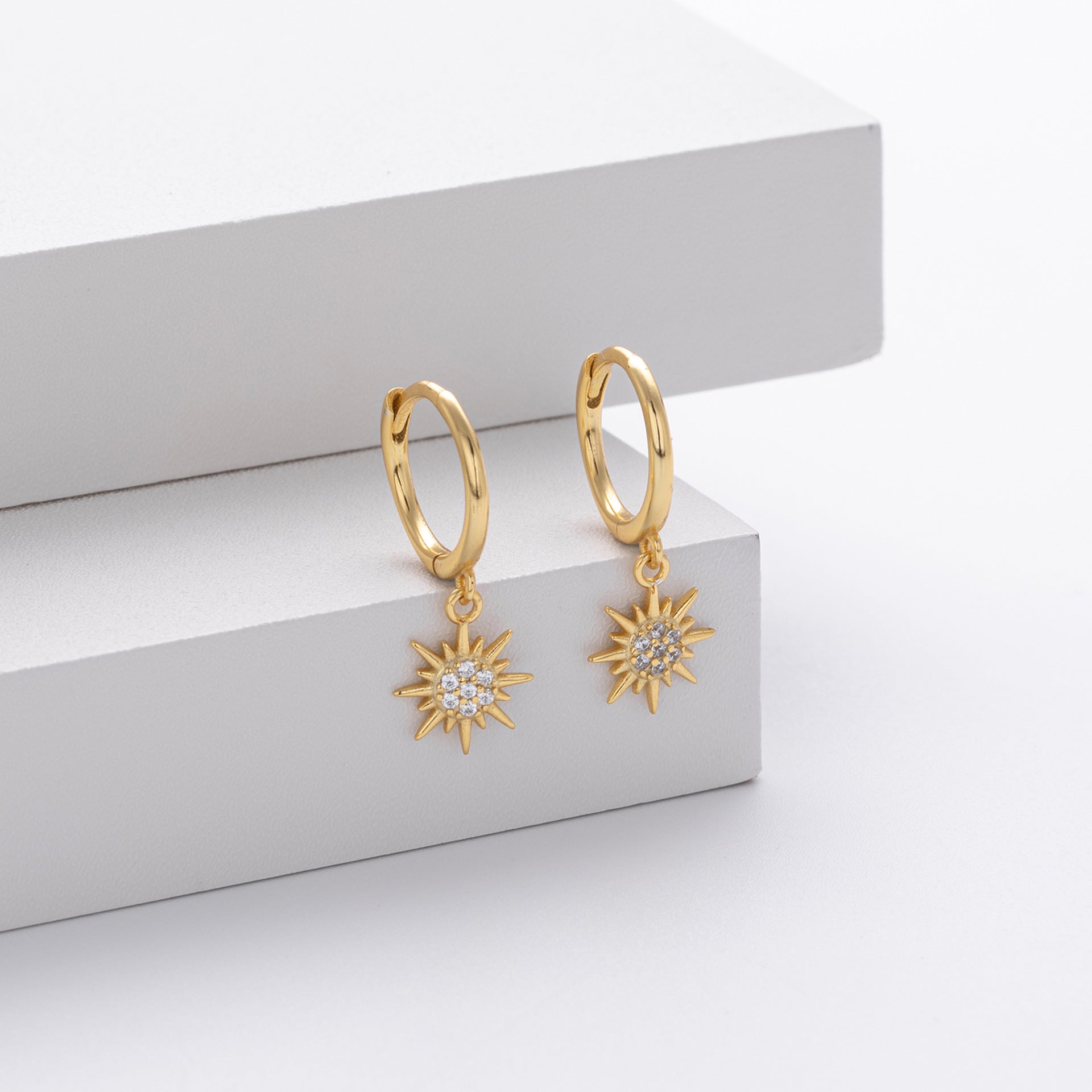 Damen Ohrhänger mit glänzendem Sonnenanhänger aus hochwertigem 925 Sterling Silber Shop Nory