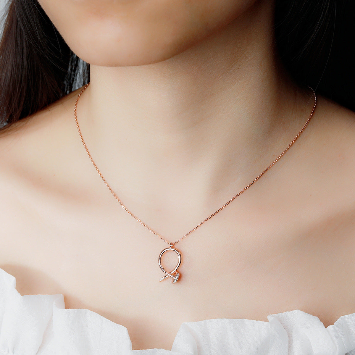 Damen elegante Halskette mit stilvollem Schlussanhänger und funkelnden Kristallen Shop Nory