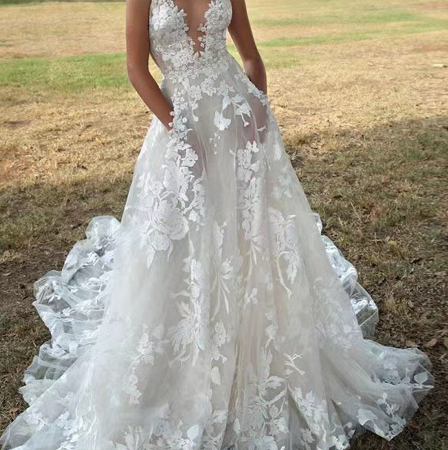 Damen Hochzeitskleid mit aufwendiger Spitze