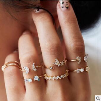 Damen Ring-Set mit funkelnden Elementen und filigranen Designs Shop Nory
