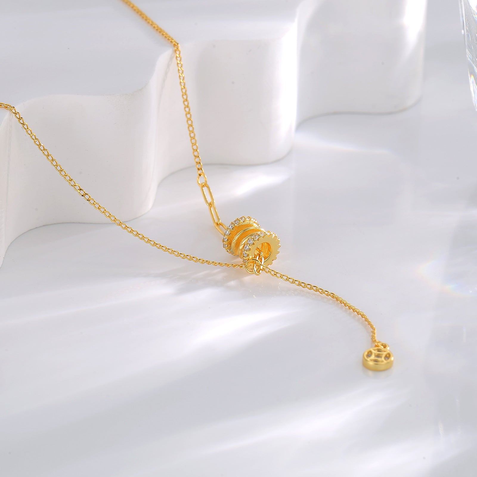 Damen Schmuckstück mit modernem Design und funkelnden Zirkonia Shop Nory