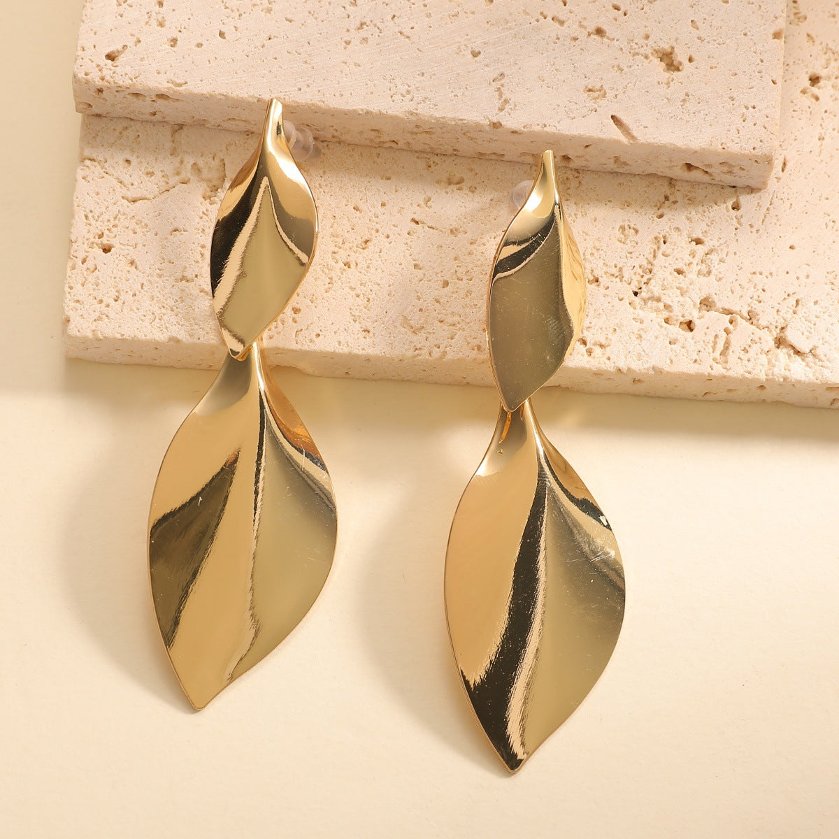 Damen Hängende Ohrringe mit elegantem Blattform und luxuriösem Finish Shop Nory