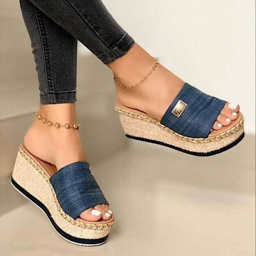 Damen Keil-Pantoletten mit Bast-Plateau, geflochtenem Rand und breitem Textilriemen Shop Nory