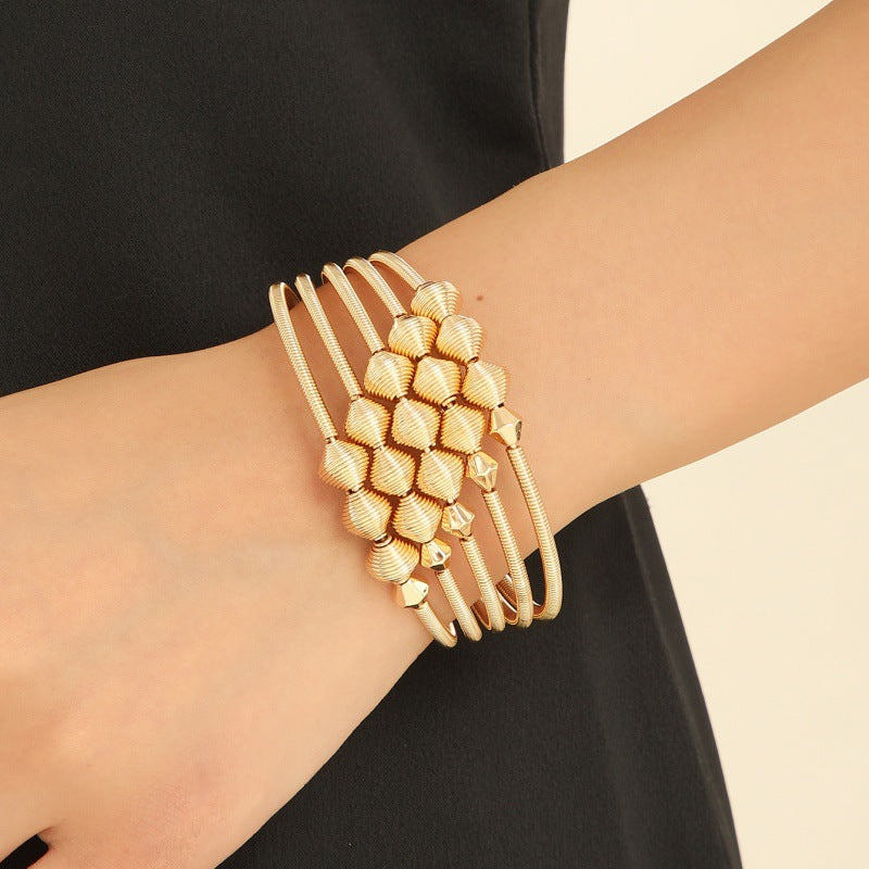 Damen Offener Armreif mit elegant geschwungenem Design Shop Nory