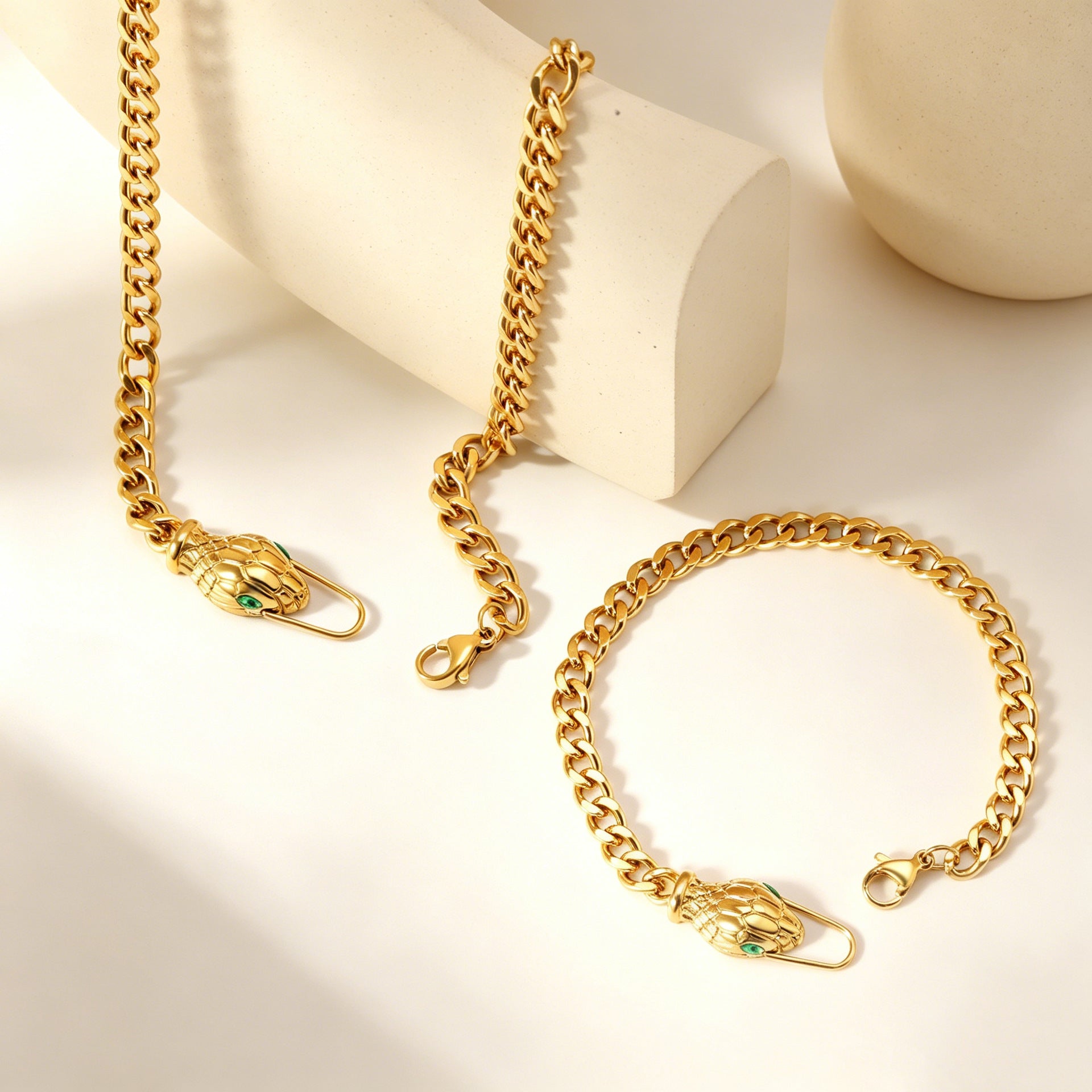 Damen Armband mit kunstvollem Klappverschluss und luxuriösem Kettenmuster Shop Nory