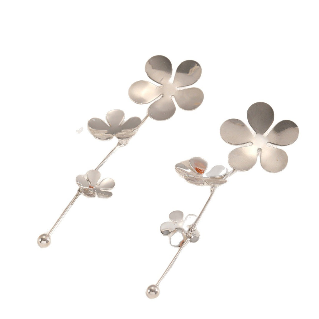 Damen Ohrringe mit floralen Elementen und glänzendem Finish Shop Nory