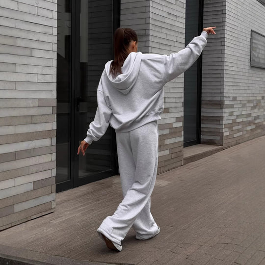 Damen extraweites Relaxed-Fleece-Set mit überlanger Kapuzenzipjacke und fließender Hose mit hohem Bund Shop Nory