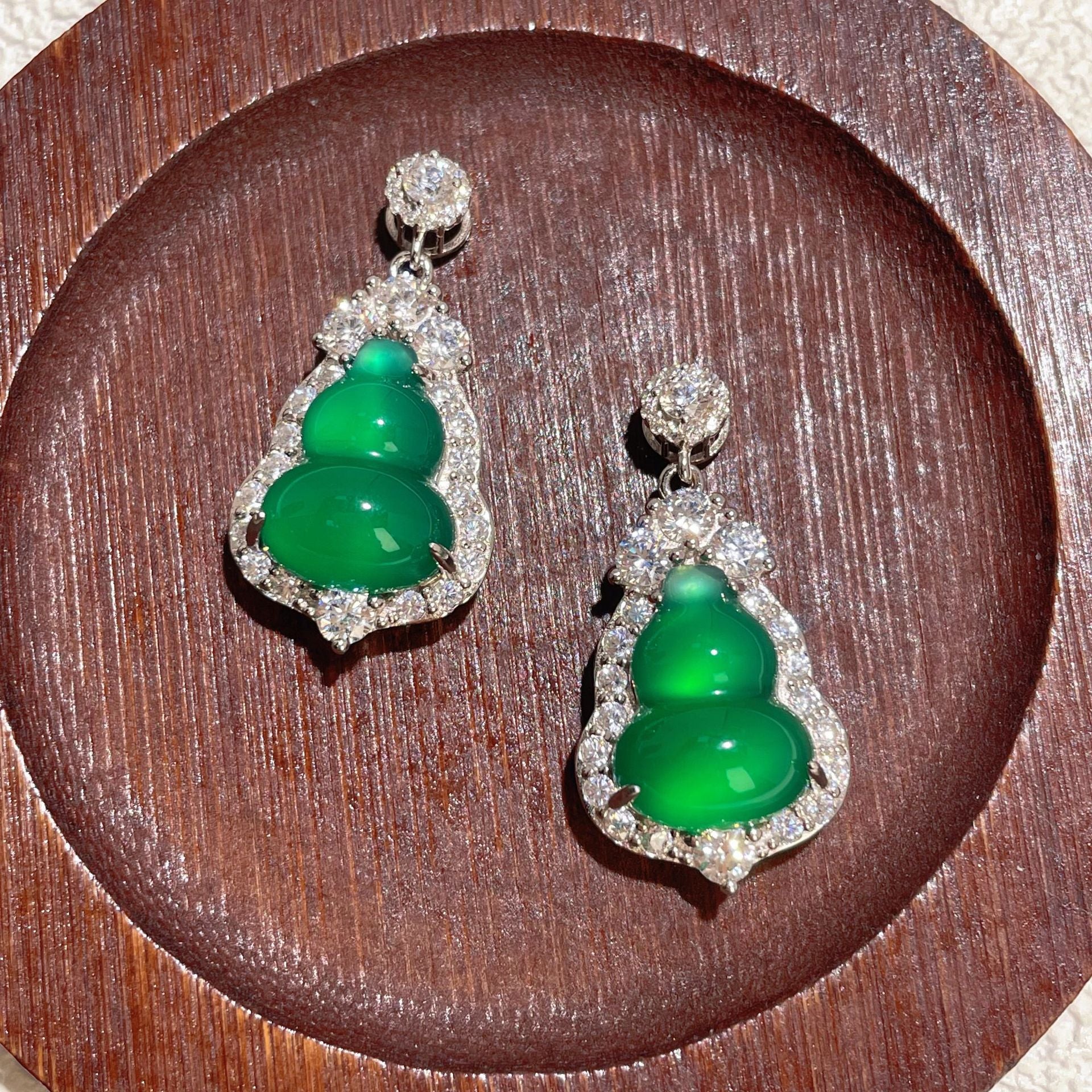 Damen edler Buddha-Anhänger mit hochwertigen Zirkonia-Verzierungen Shop Nory