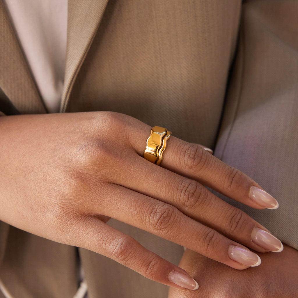 Damen Offenes Armreif mit elegantem Wellen-Design aus hypoallergenem Edelstahl Shop Nory