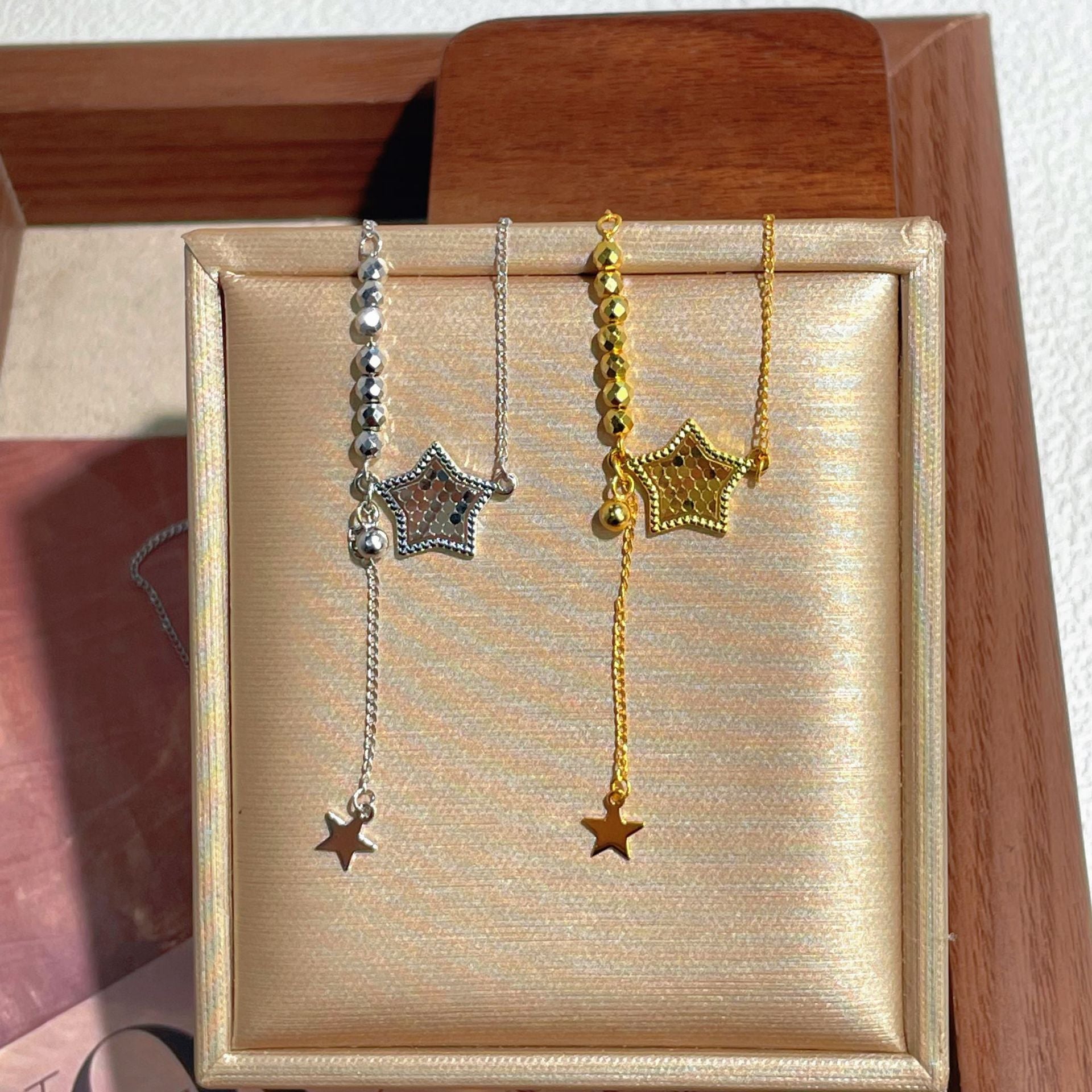 Damen Kette mit funkelndem Sternen-Anhänger und eleganten Akzenten Shop Nory