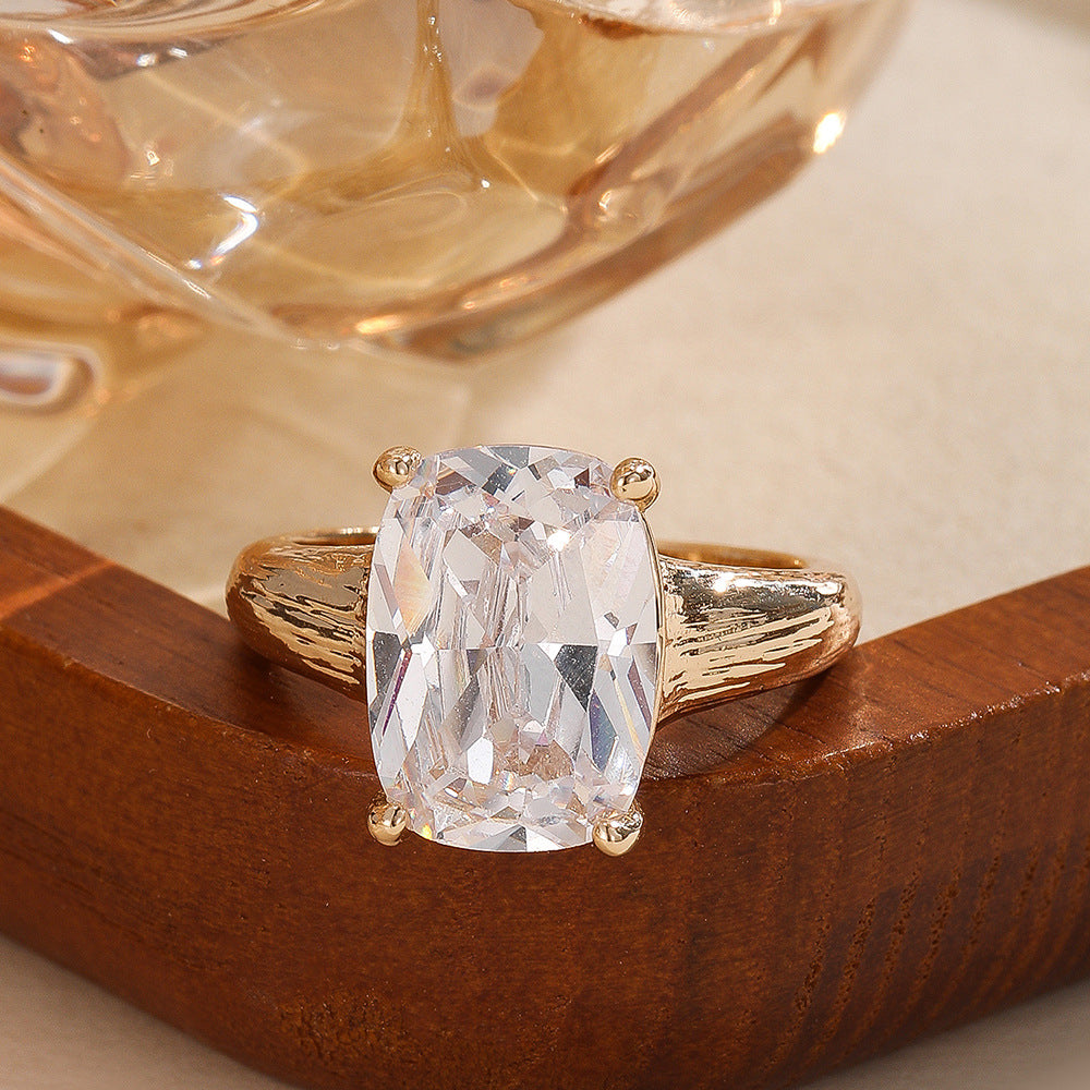 Damen Eleganter Ring mit grünem Schmuckstein Shop Nory