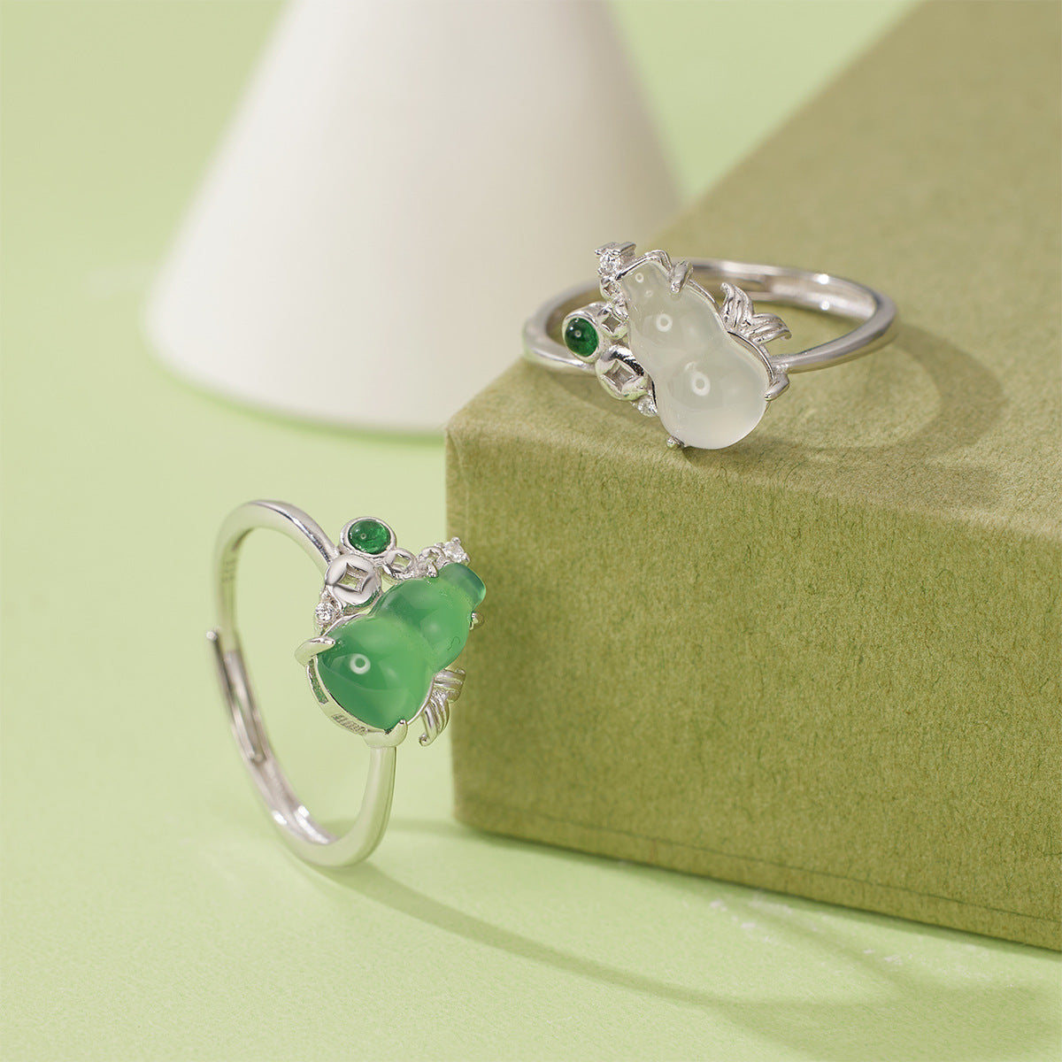 Damen Ring mit kreativem Design aus grünem Halbedelstein und Zirkonia Shop Nory