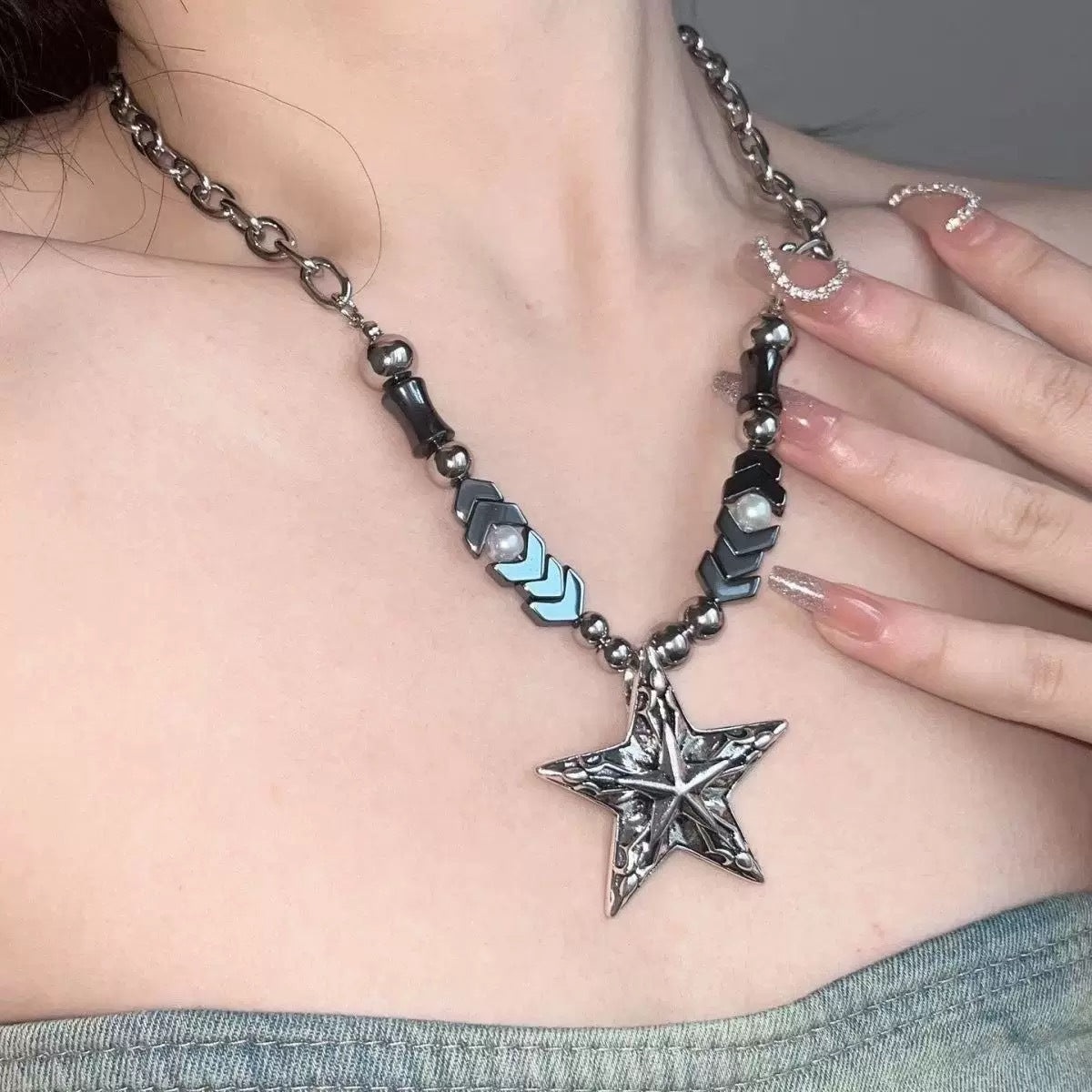 Damen Kette mit kunstvollem Sternenanhänger und funkelnden Perlendetails Shop Nory