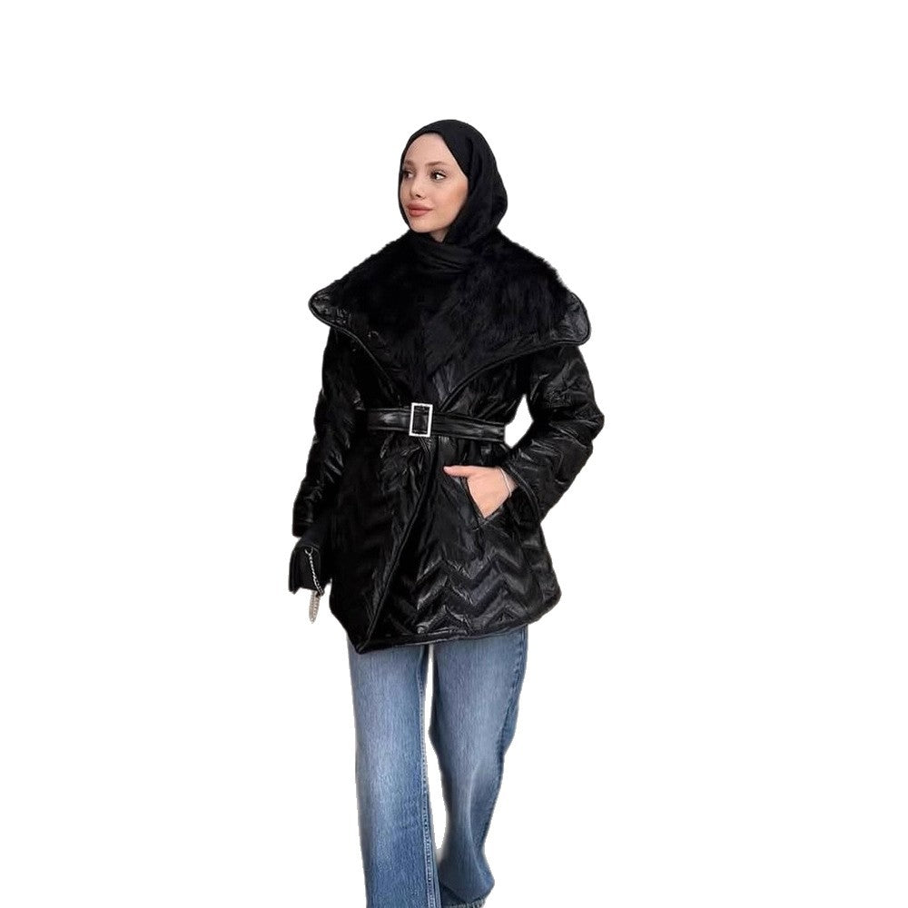 Damen Glänzende Steppjacke mit Taillengürtel und voluminösem Kunstfellkragen Shop Nory