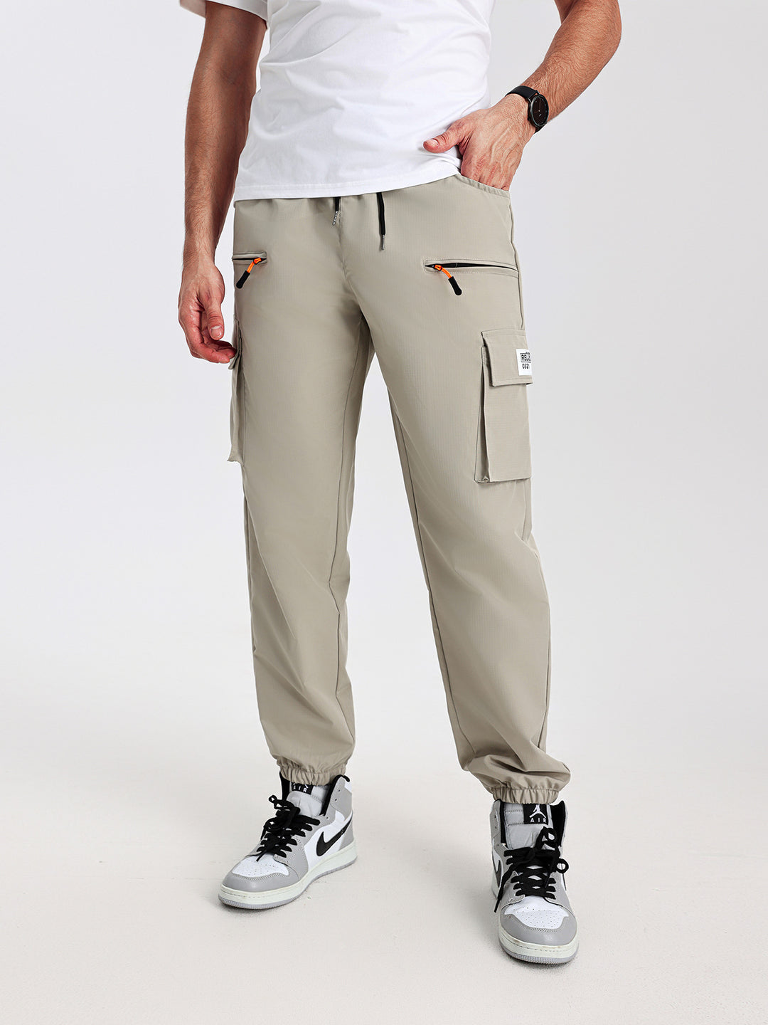 Herren konisch geschnittene Utility-Cargohose im Joggerstil mit Tunnelzugbund, Reißverschlusstaschen & elastischen Beinabschlüssen Shop Nory