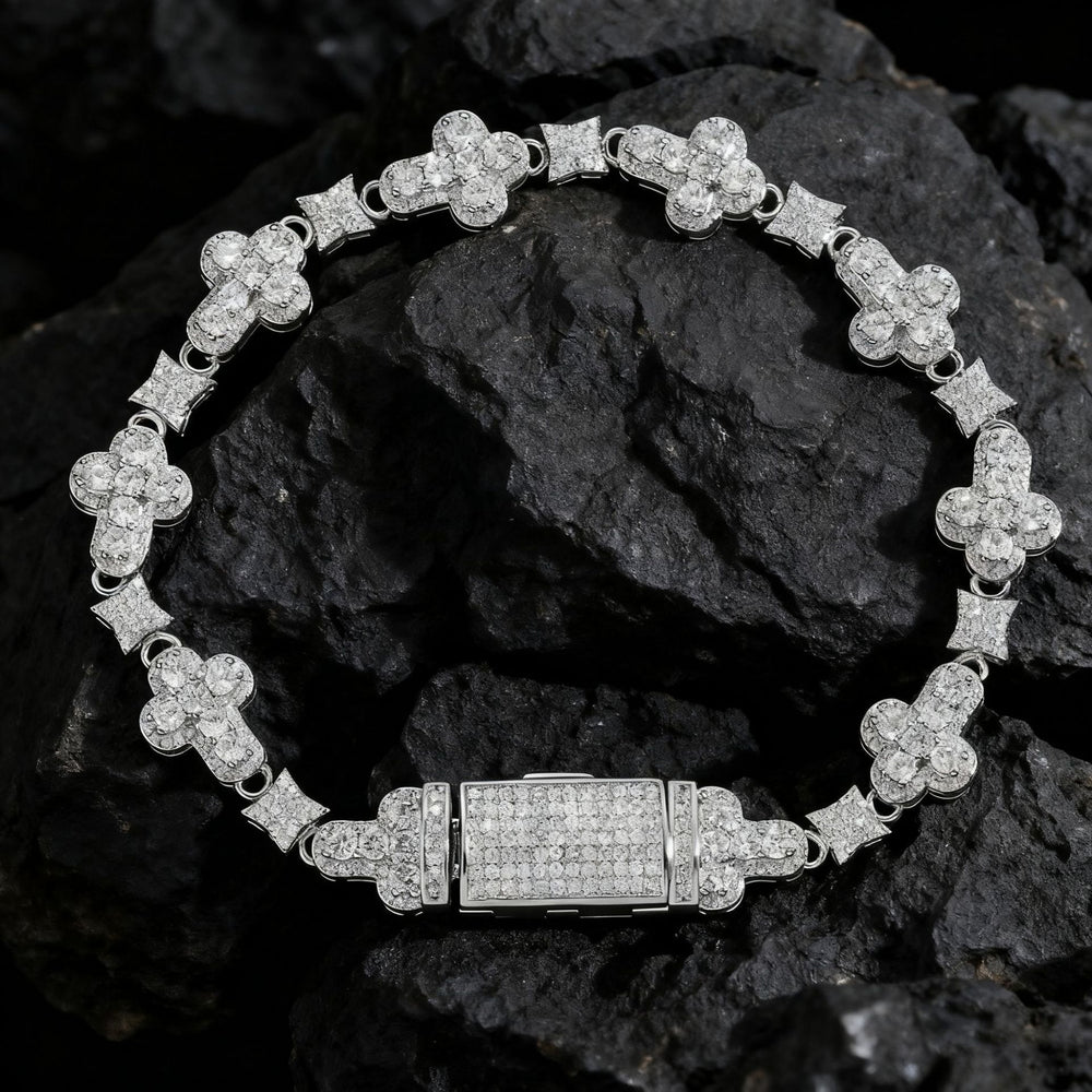 Filigranes Kleeblatt-Armband mit Pavébesetzten Zirkonia und Sicherheitsverschluss