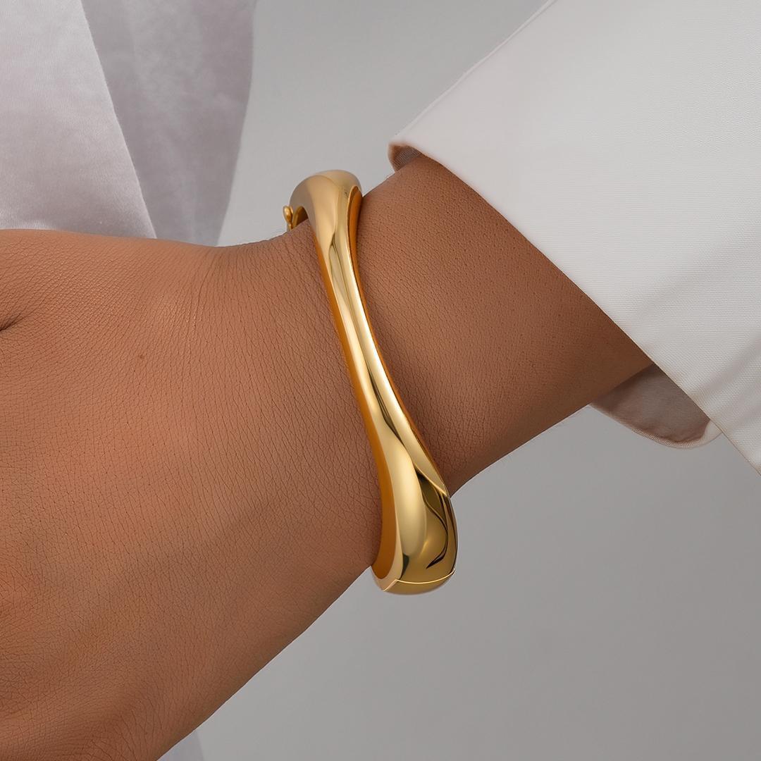 Damen eleganter Armreif mit geschwungenem Design Shop Nory