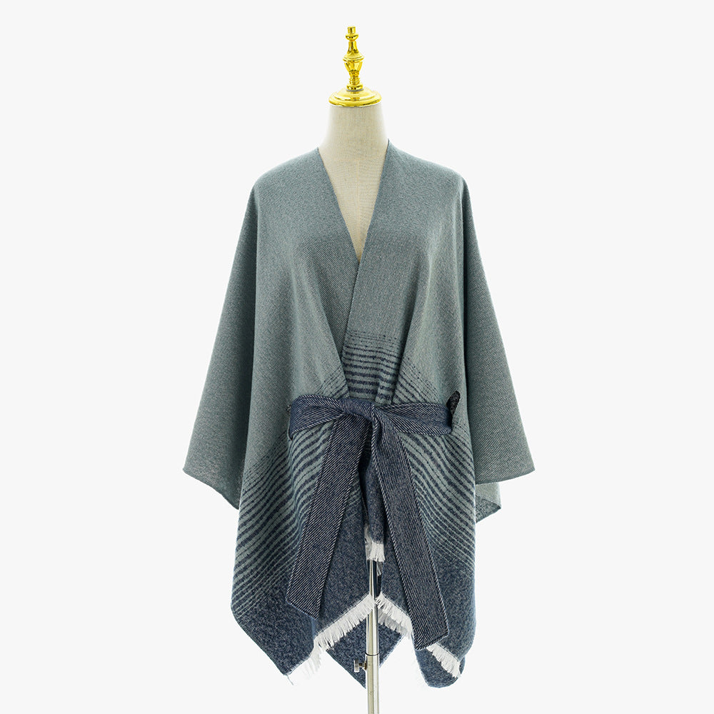 Damen Wickelponcho aus Feinstrick mit Bindegürtel und Fransensaum Shop Nory