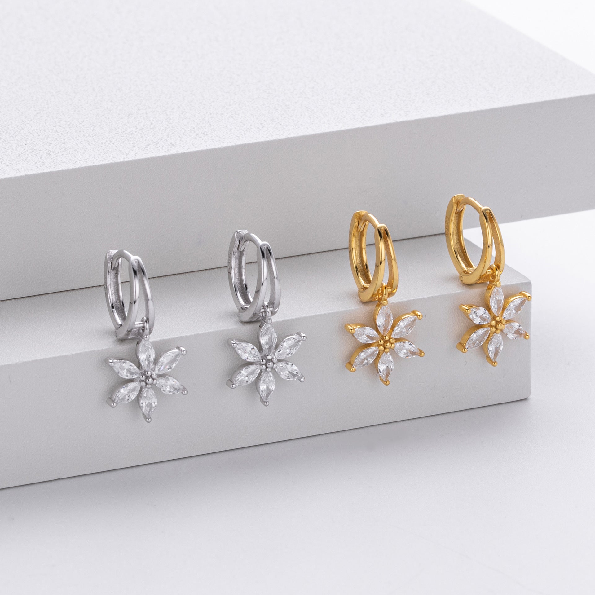 Damen Ohrhänger mit funkelndem Zirkon und Blumenmotiv Shop Nory