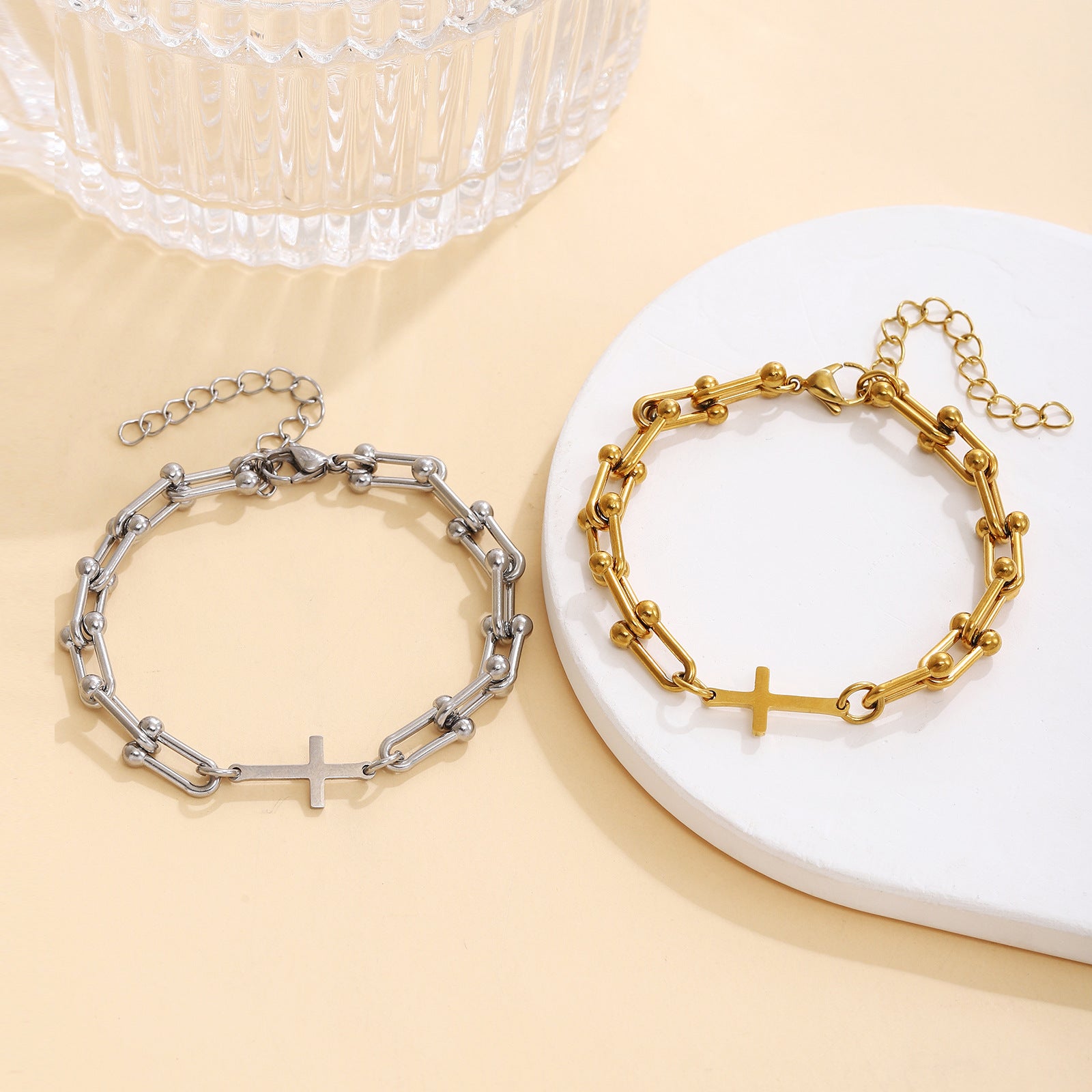Damenarmband mit außergewöhnlichem Kreuzdesign Shop Nory