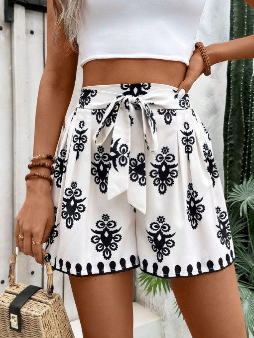 Damen Sommerliche Chino-Shorts mit Bindegürtel