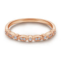 Damenring mit elegantem Wellenmuster und funkelnden Zirkonia Shop Nory