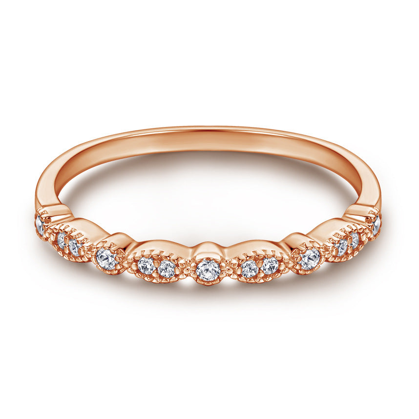 Damenring mit elegantem Wellenmuster und funkelnden Zirkonia Shop Nory