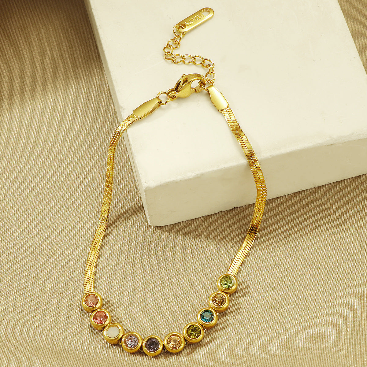 Damen Farbige Edelstein-betonte Armbanduhr Shop Nory