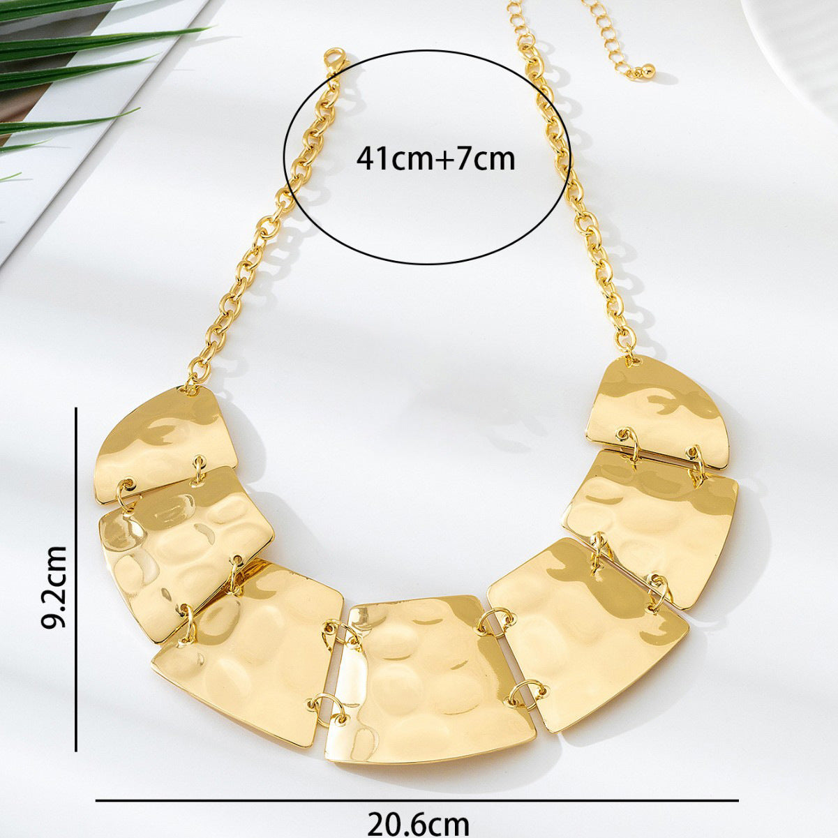 Damen Statement-Halskette mit glänzenden, geometrischen Elementen Shop Nory