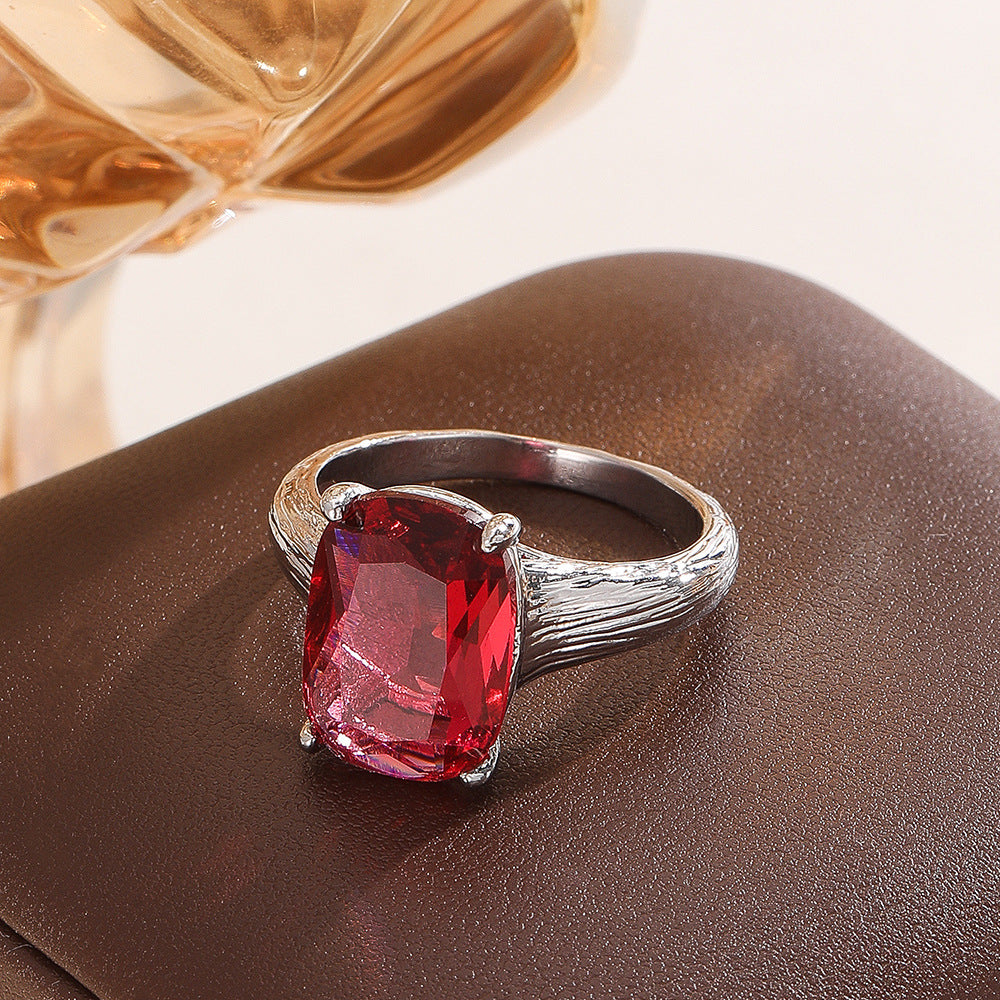 Damen Eleganter Ring mit grünem Schmuckstein Shop Nory