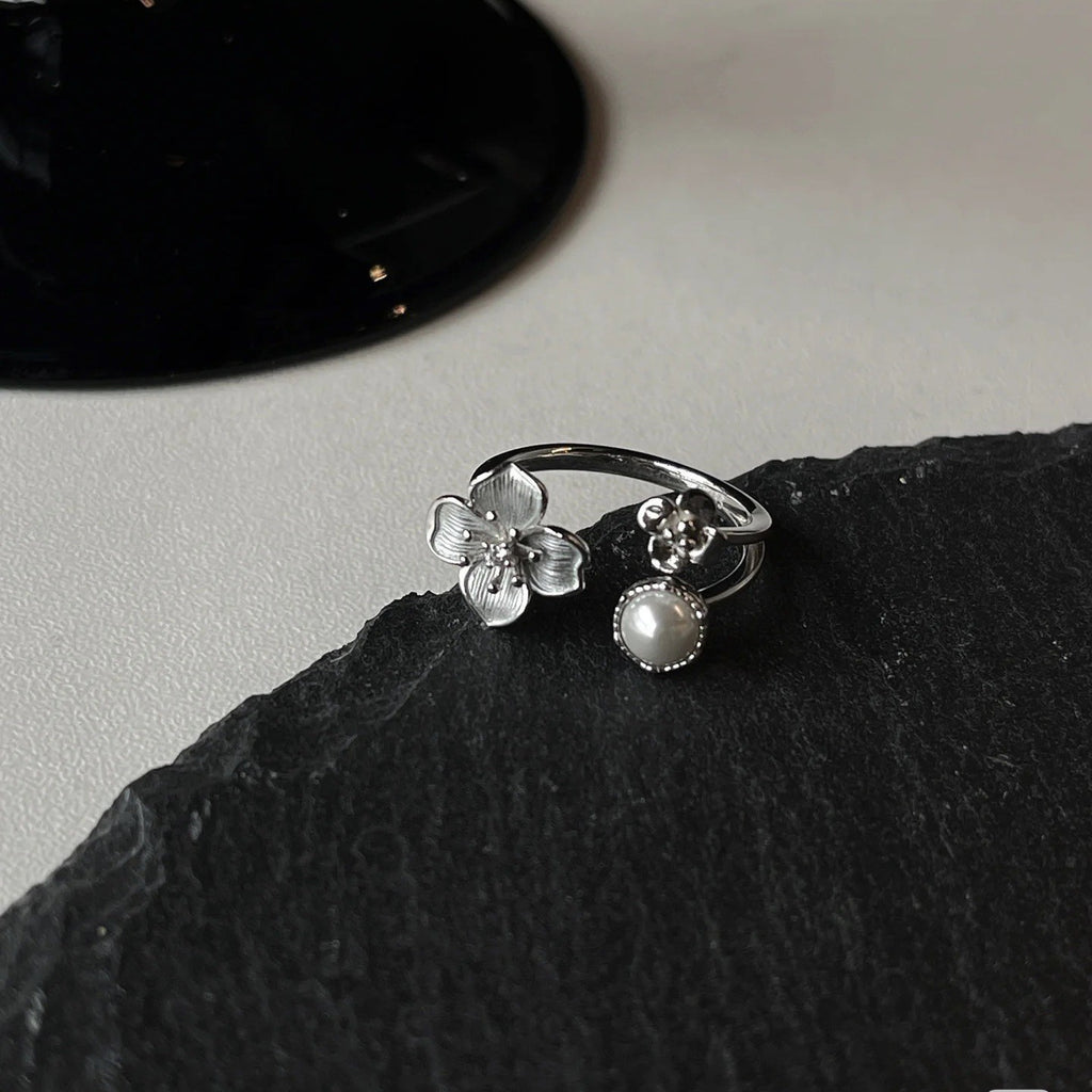 Damen Offener Ring mit floralem Design und Perlenakzent Shop Nory