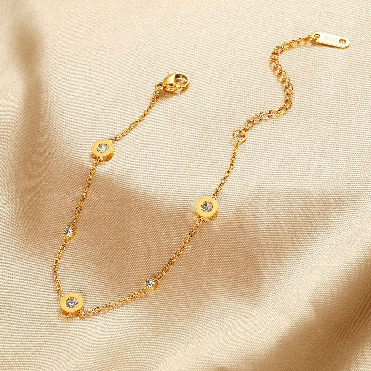 Damen zarte goldene Kettenarmband mit Kristallakzenten Shop Nory