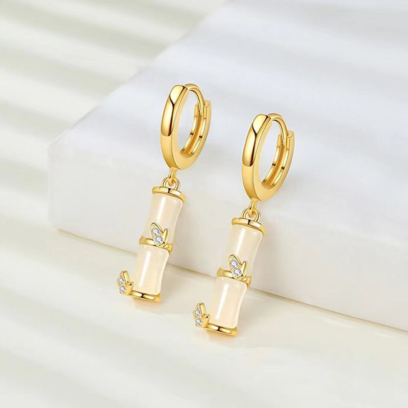 Damen Ohrstecker mit kunstvollem Design und funkelnden Zirkonia Shop Nory